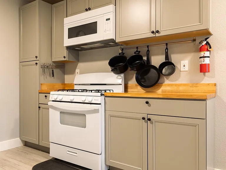 725 S Tehama St #7 — Photo 10