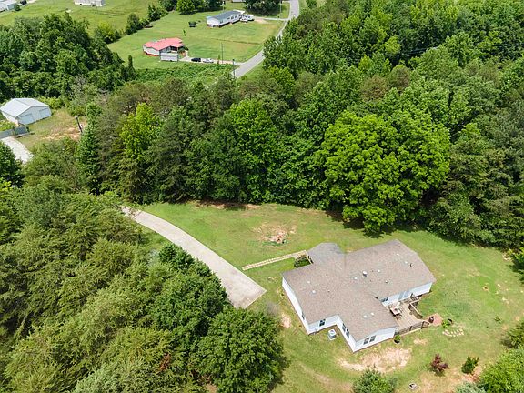 5th image of 247 Pondfield Rd
