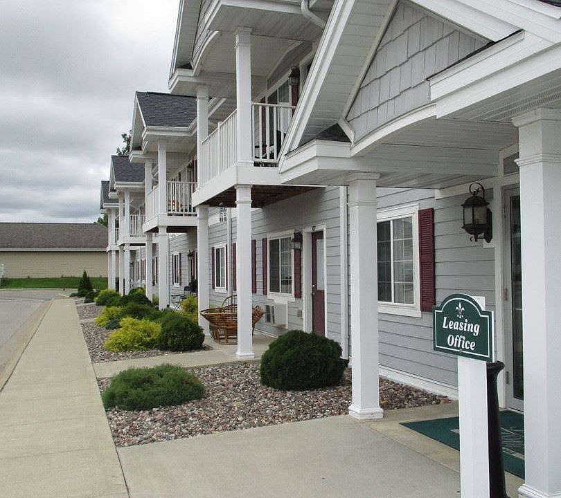 1st image of 960 Linden Dr APT 102
