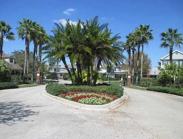 3 bed, 2.5 bath, 2010 sqft, $3,495 — Photo 2