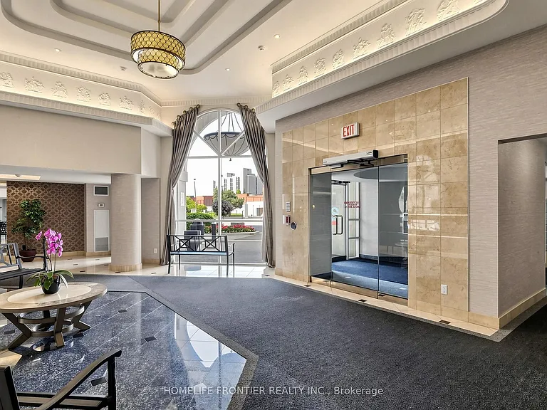 9017 Leslie St #LPH117 — Photo 22