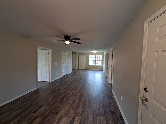 3rd image of 1419 Crape Myrtle Dr