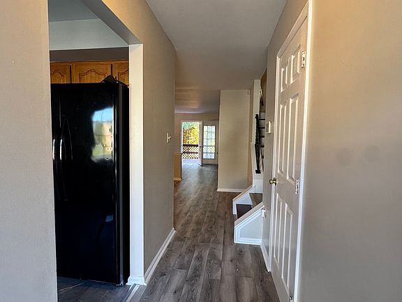 2nd image of 2809 Knoll Way