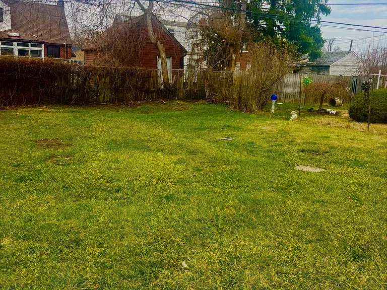 Strathmoor St — Photo 12