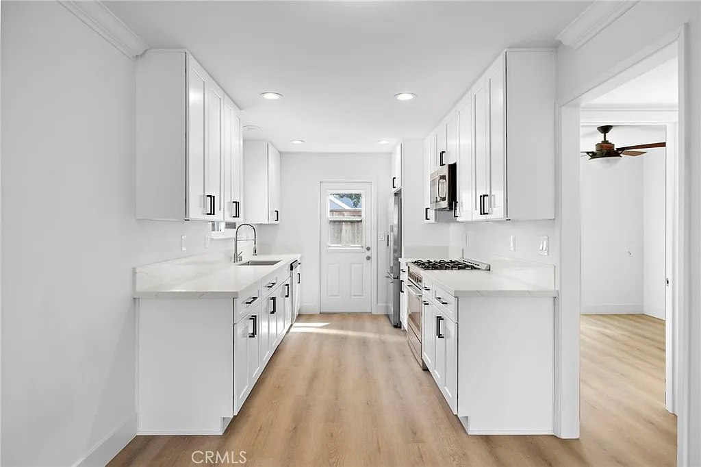 4 bed, 1420 sqft, $4,500 — Photo 3
