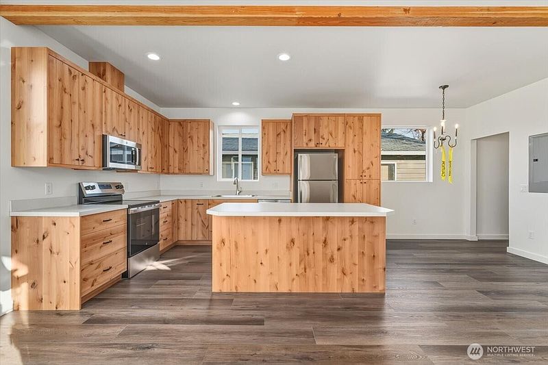 5th image of 415 E Okanogan Avenue