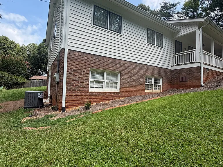402 Skyline Dr — Photo 29