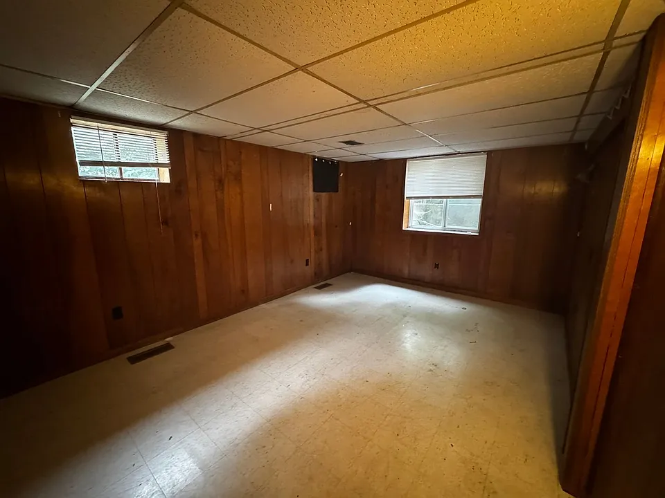 523 Dorothy Ln