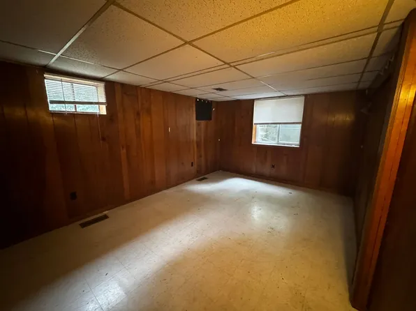 523 Dorothy Ln, East Lansing, MI 48823