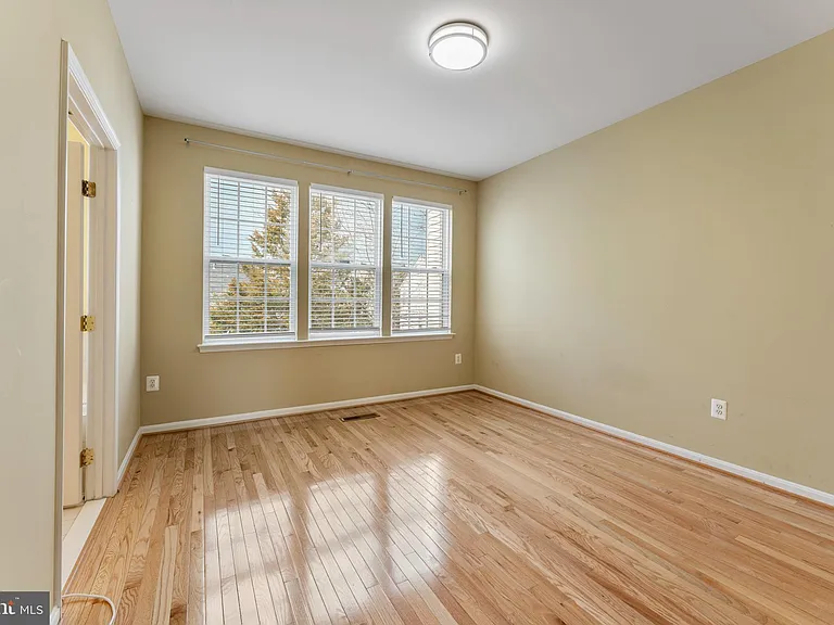 6002 Saint Hubert Ln — Photo 15