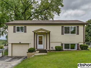 9105 Grand Ave, Omaha, NE 68134