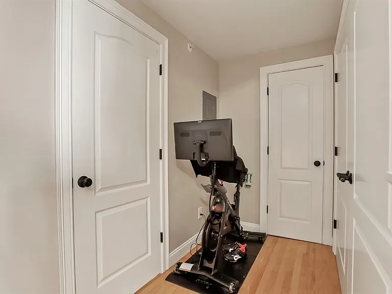 454 Hanover St #4 — Photo 17