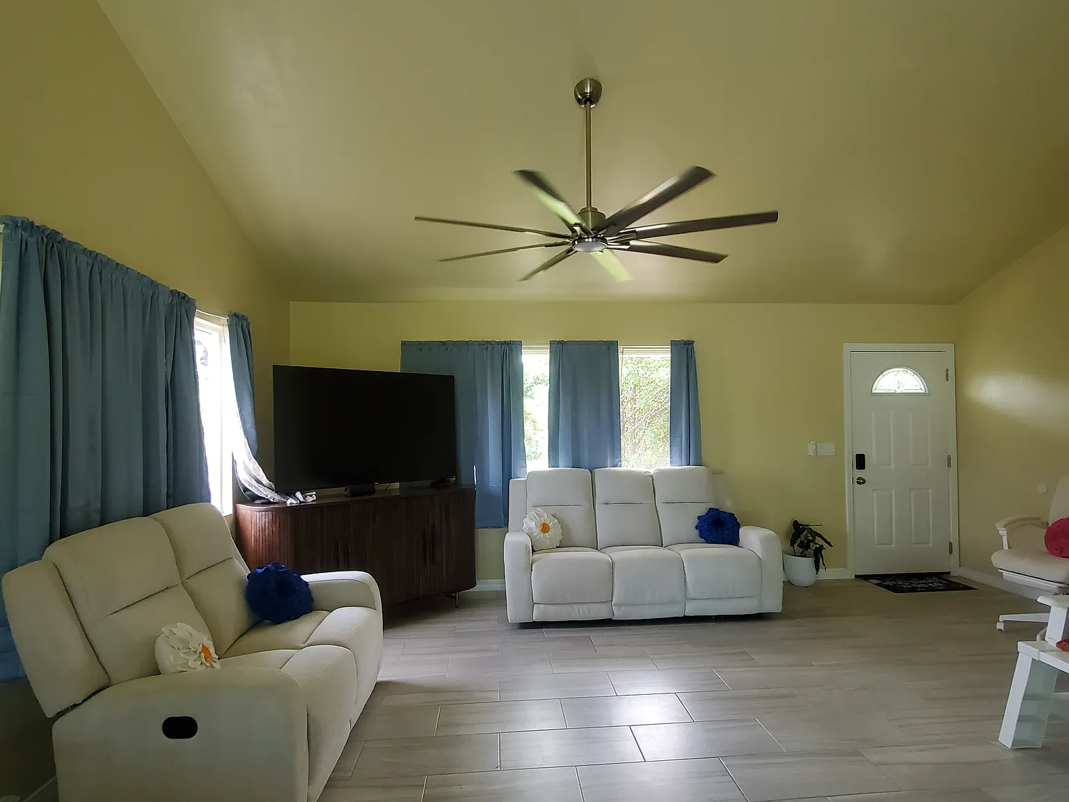 3 bed, 1300 sqft, $2,900 — Photo 2