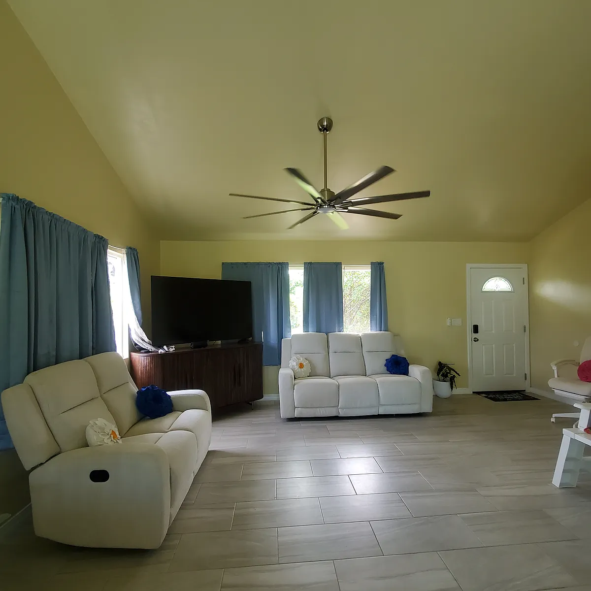 Living room1 - 15-1505 8th Ave