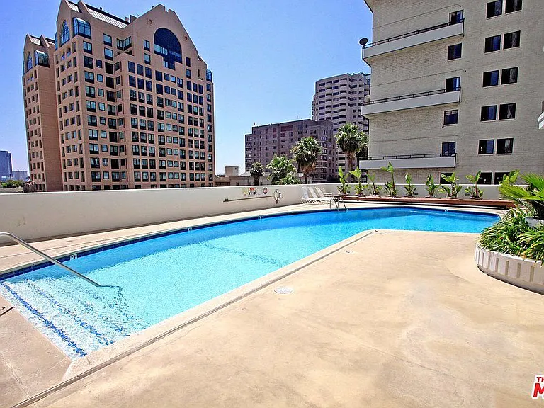 10501 Wilshire Blvd #2008 — Photo 13