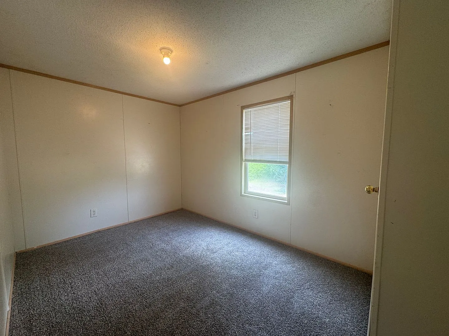 Charming 3/1 Mobile Home in Quiet Park w/ Well, Septic, & Lawn Maintenance — Photo 4