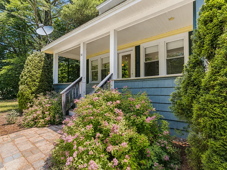 38 Warren Rd — Photo 16