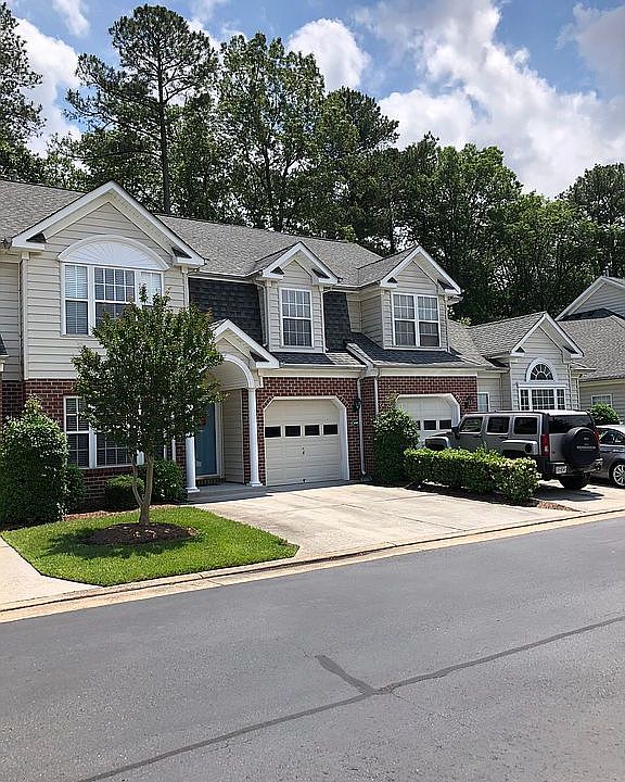 1st image of 4561 Carriage Dr