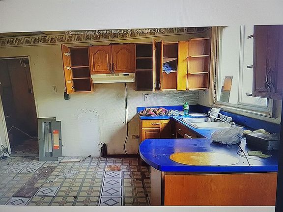 4th image of 5013 Elaine Dr