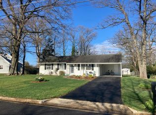 5924 Brookview Dr, Alexandria, VA 22310