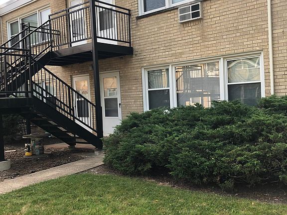 2nd image of 1102 W Hawthorne St