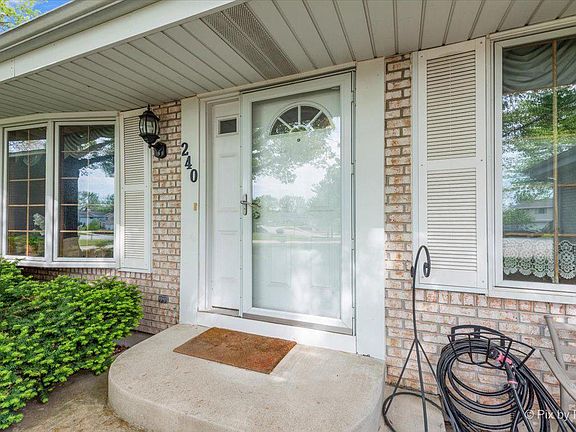 2nd image of 240 Oxford Ct