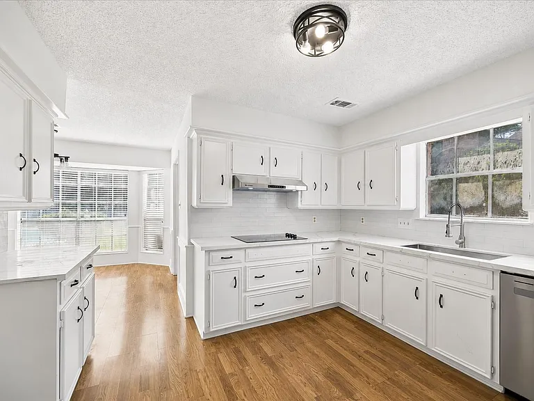 15823 Pebble Bend Dr — Photo 11