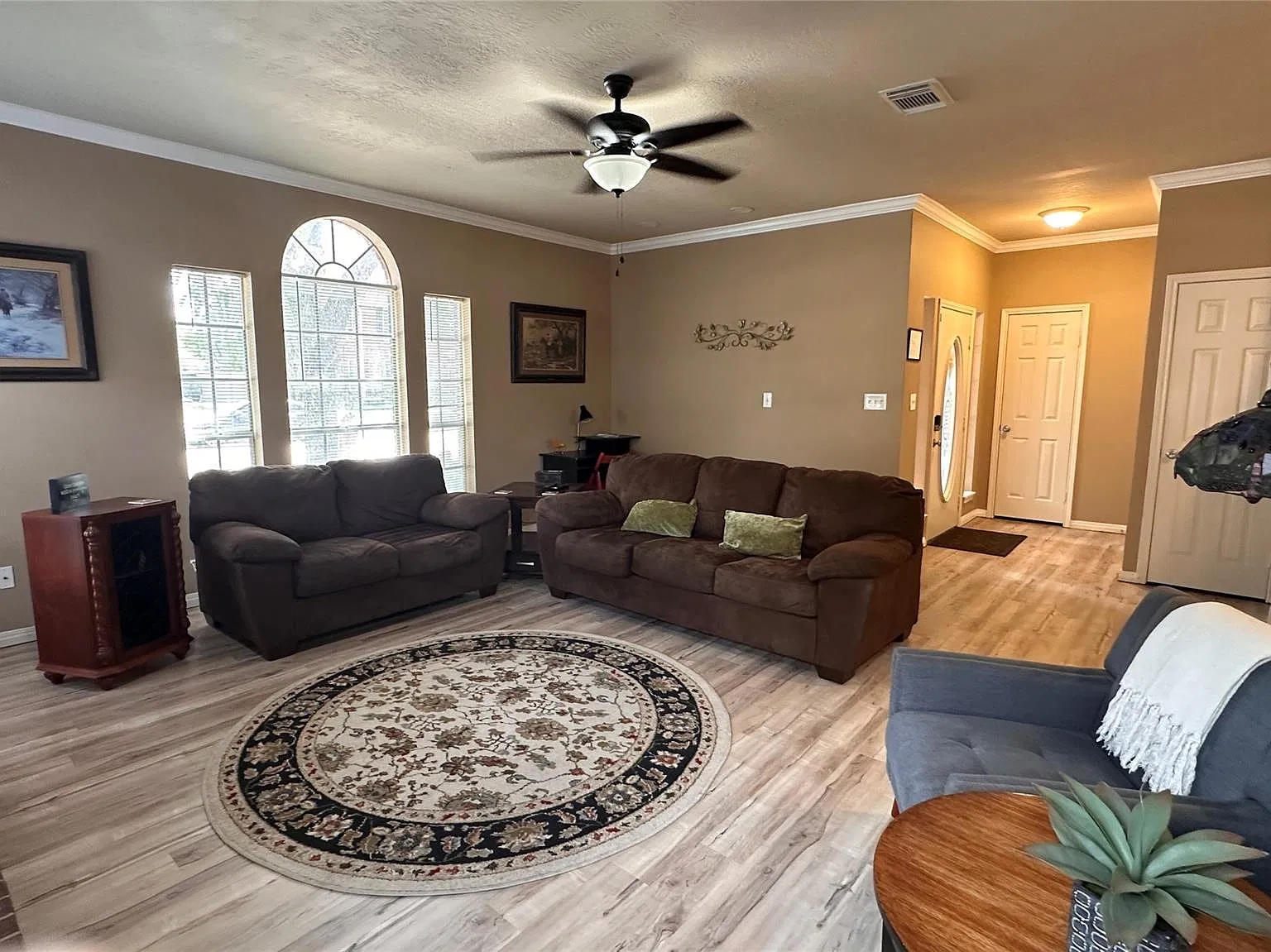 4 bed, 2.5 bath, 1971 sqft, $2,500 — Photo 4