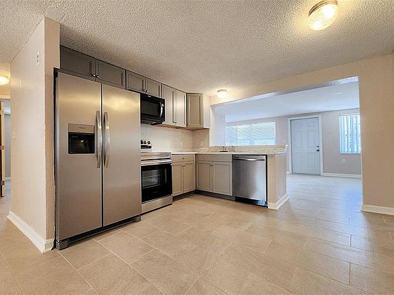 5th image of 13738 Melanie Ave