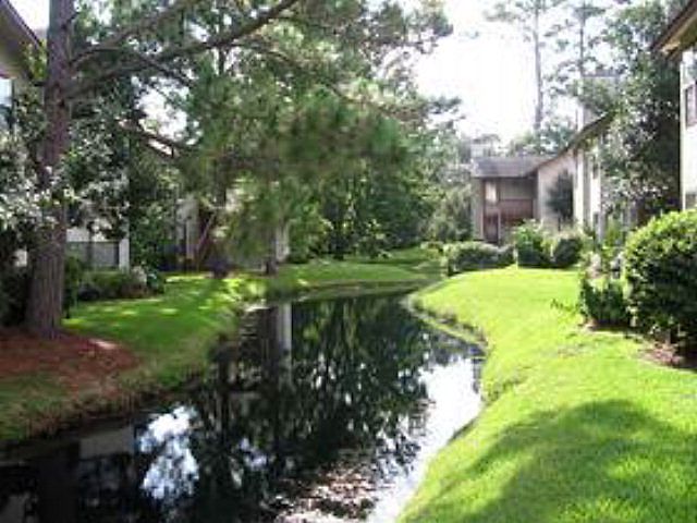 1st image of 107 Harbour Oaks Dr