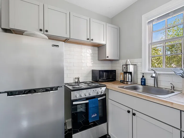 49 Radcliffe St #C — Photo 14