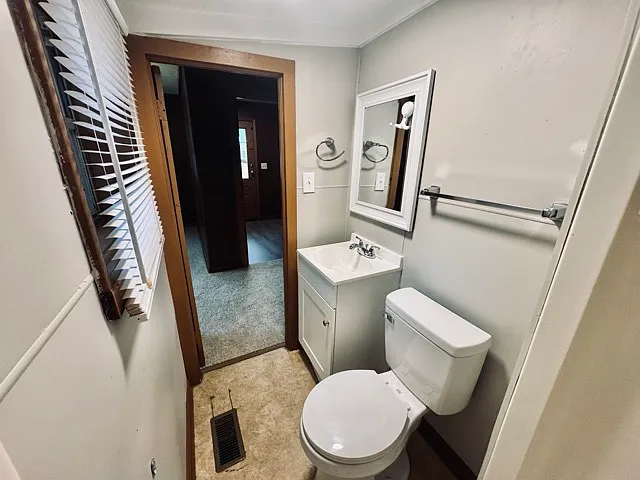 107 Caswell St — Photo 14