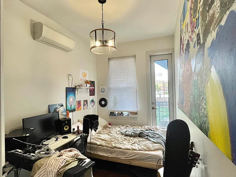 376 Graham Ave #2R — Photo 8
