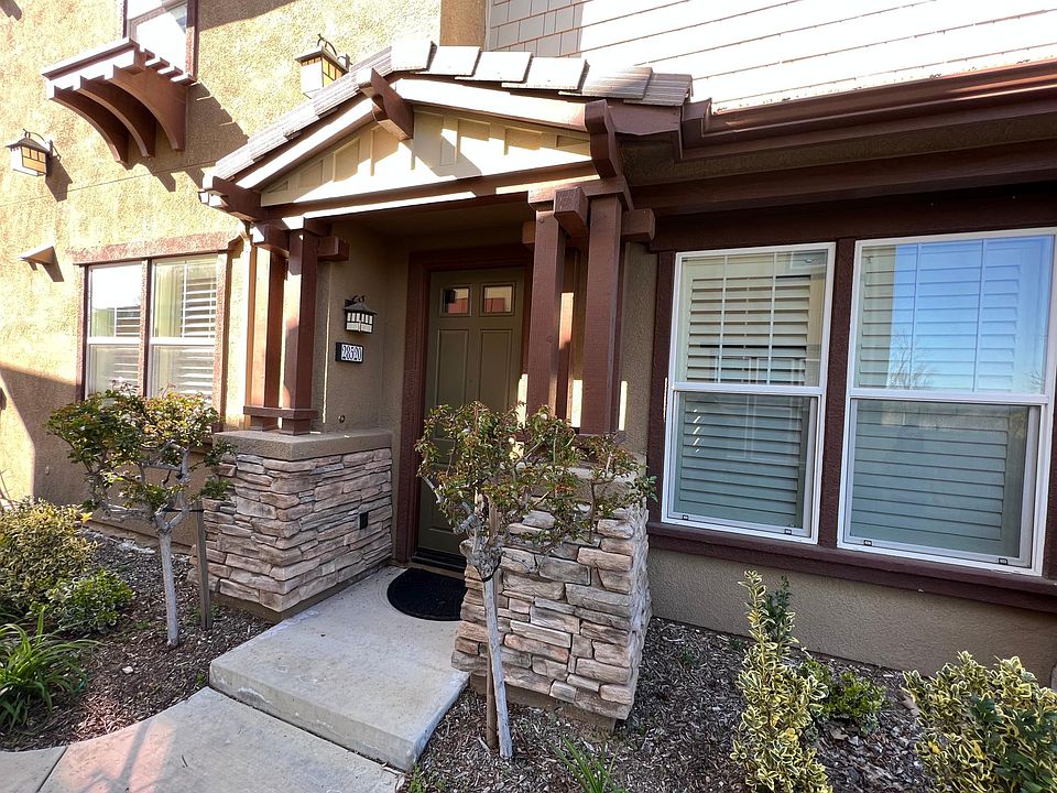 1st image of 28520 Pietro Dr
