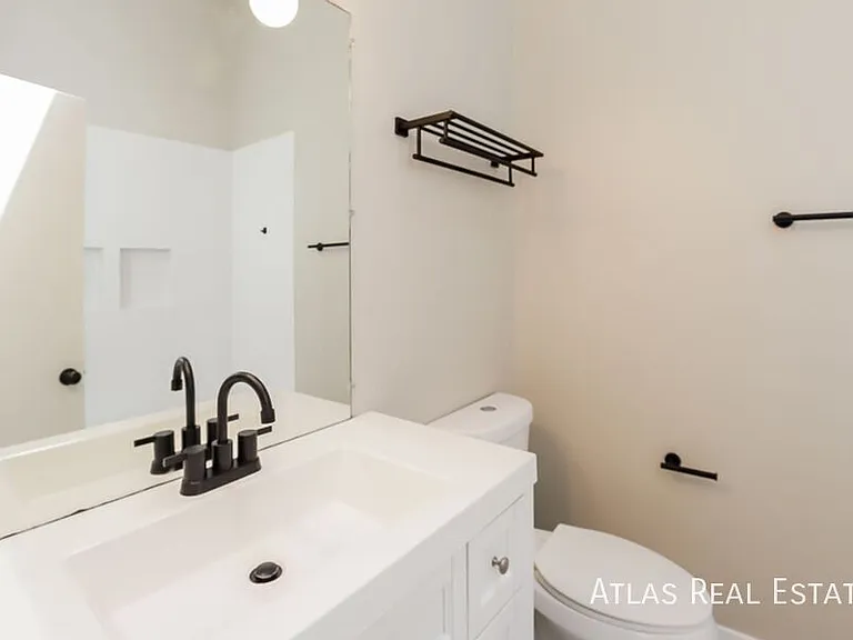 1817 SE 7th St — Photo 14
