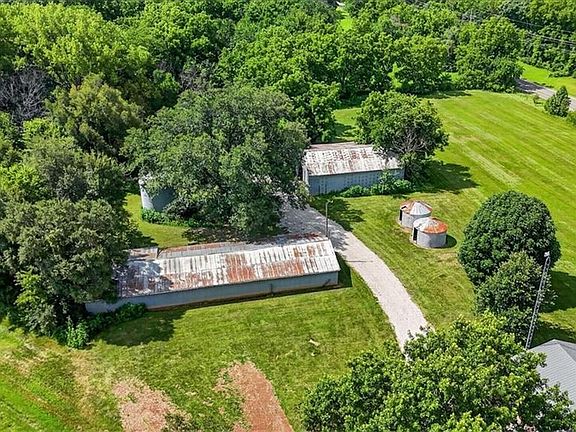 4th image of 26025 Metcalf Rd