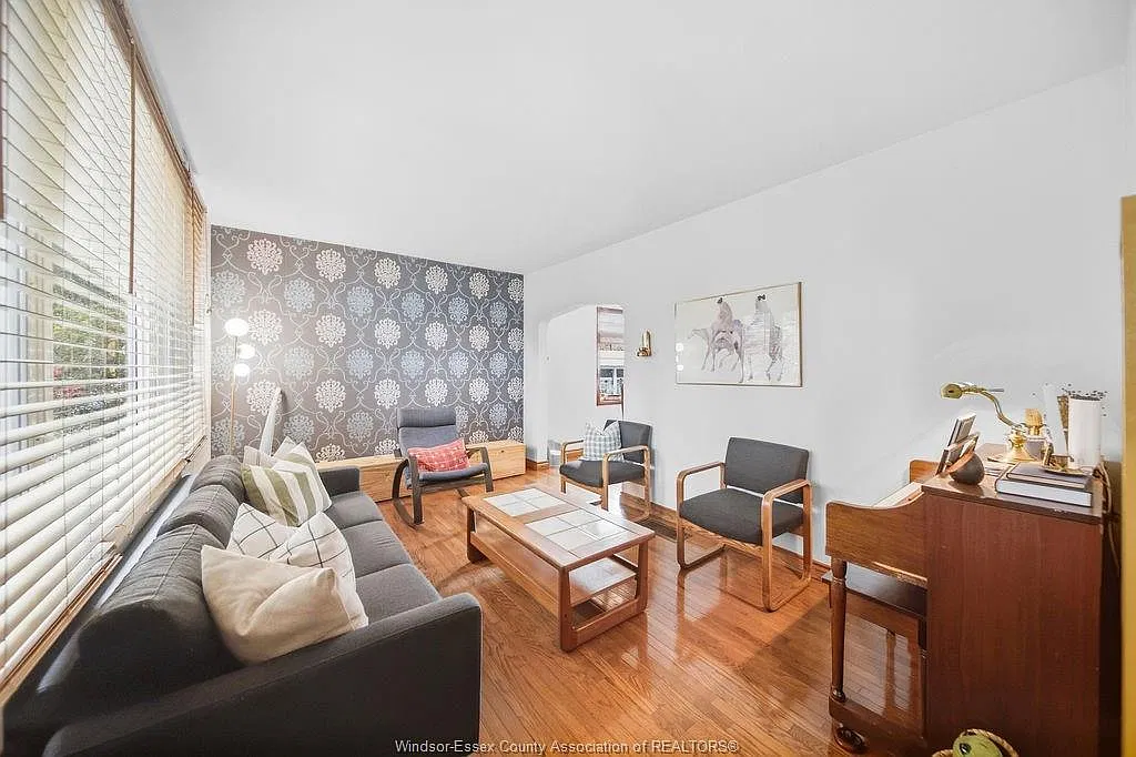 3 bed, 1.5 bath, $2,600 — Photo 4