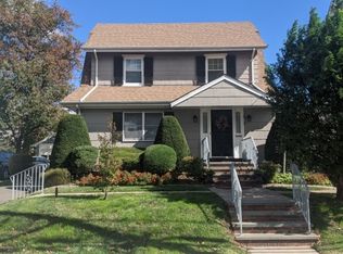 61 Gallopinghill Rd, Elizabeth, NJ 07208