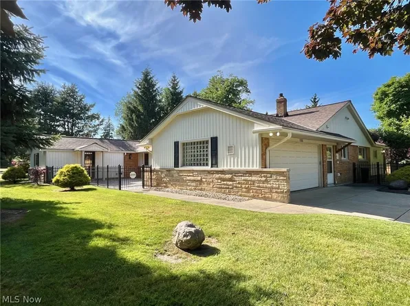 1895 Dunellon Dr, Lyndhurst, OH 44124