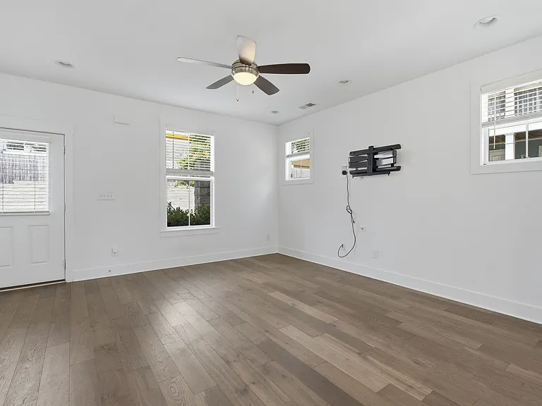 802 Briar Cir — Photo 5