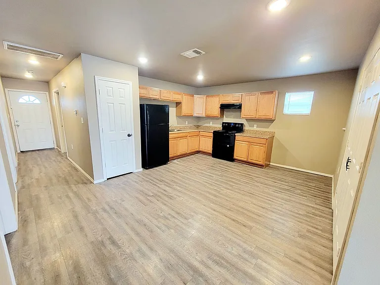 2603 Elm Ave — Photo 5