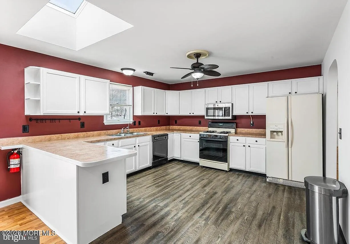 3 bed, 1464 sqft, $2,300 — Photo 4