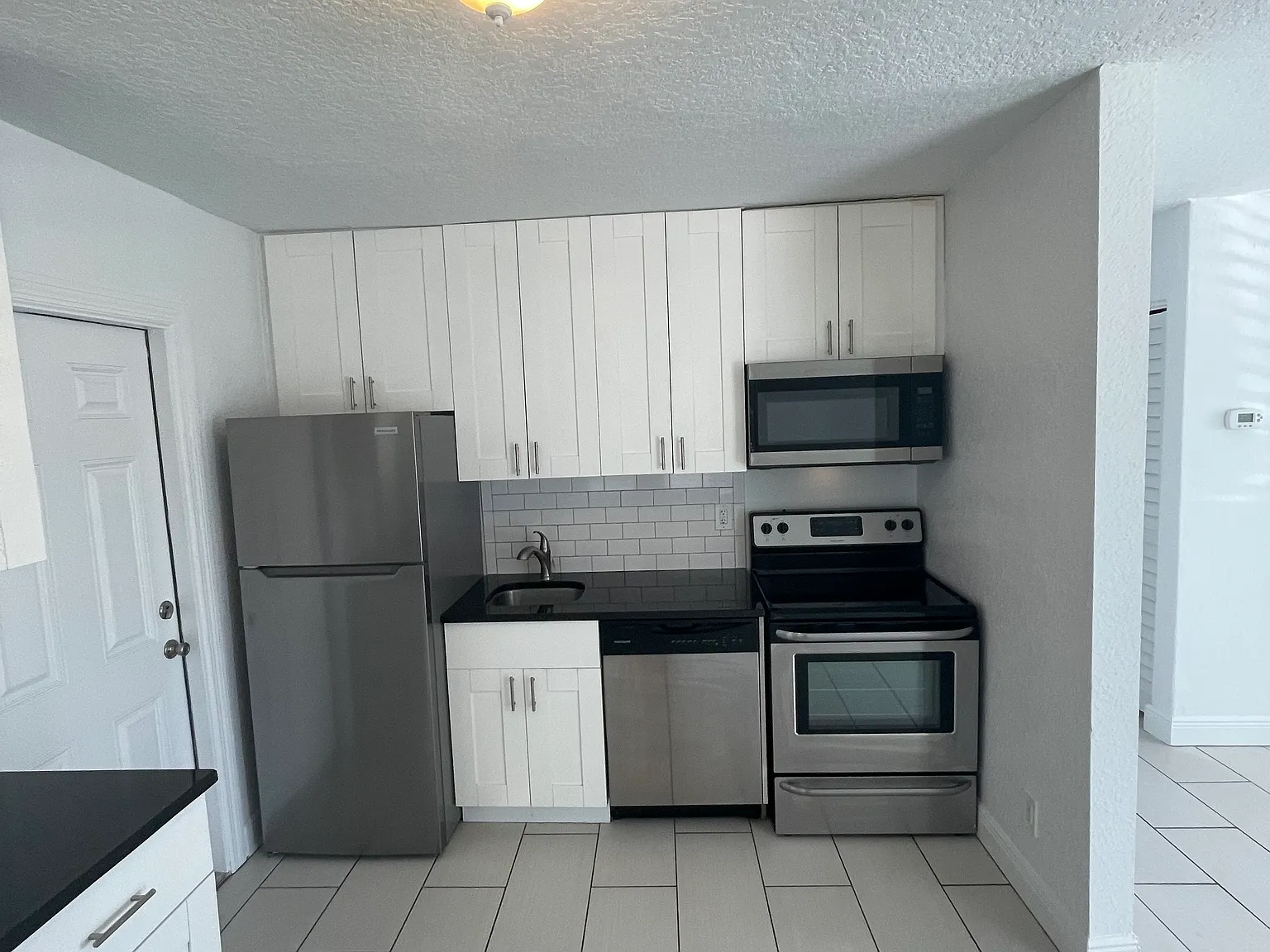 2 bed, 850 sqft, $1,995 — Photo 4