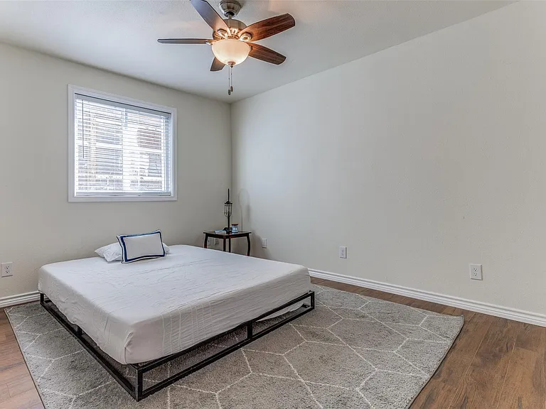 2401 Manor Rd #113 — Photo 10