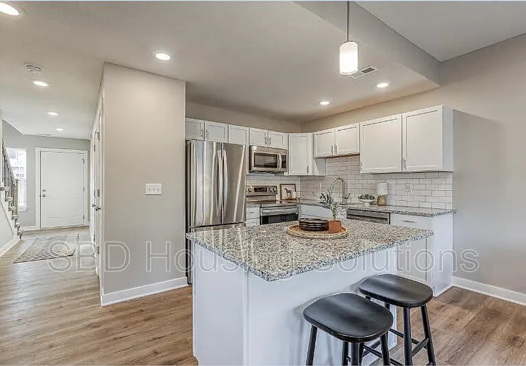 2912 S Harvard Ave #C — Photo 5
