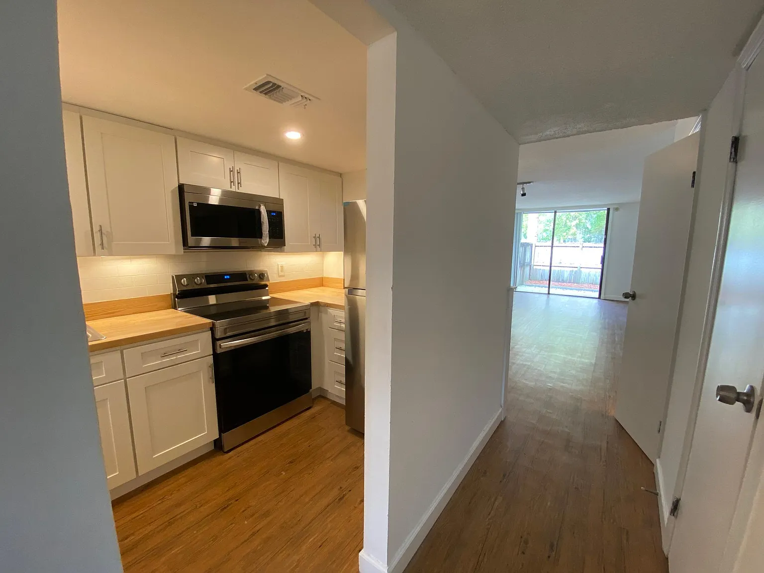 3 bed, 2.5 bath, 1485 sqft, $1,390 — Photo 4