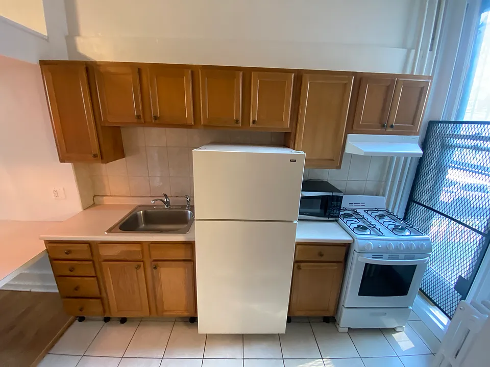 110 S 42nd St #1F