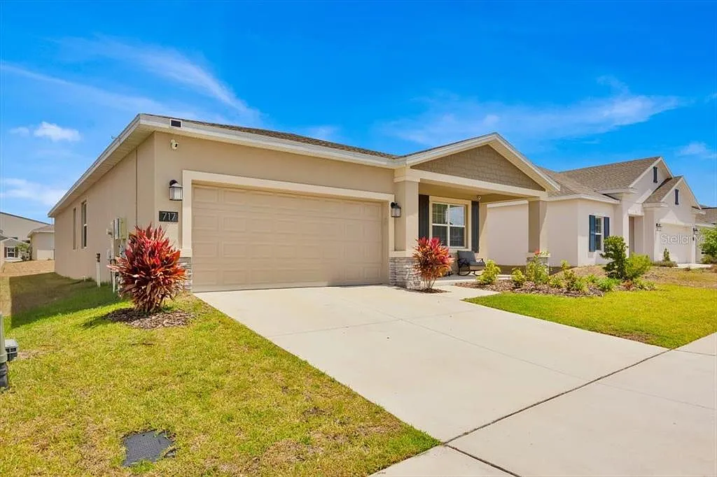3 bed, 2.0 bath, 2080 sqft, $2,400 — Photo 3
