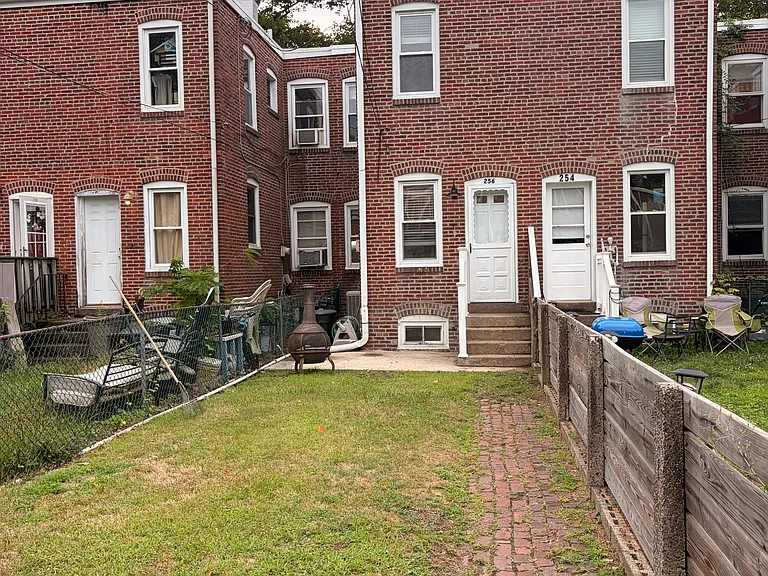 256 6th Ave — Photo 26