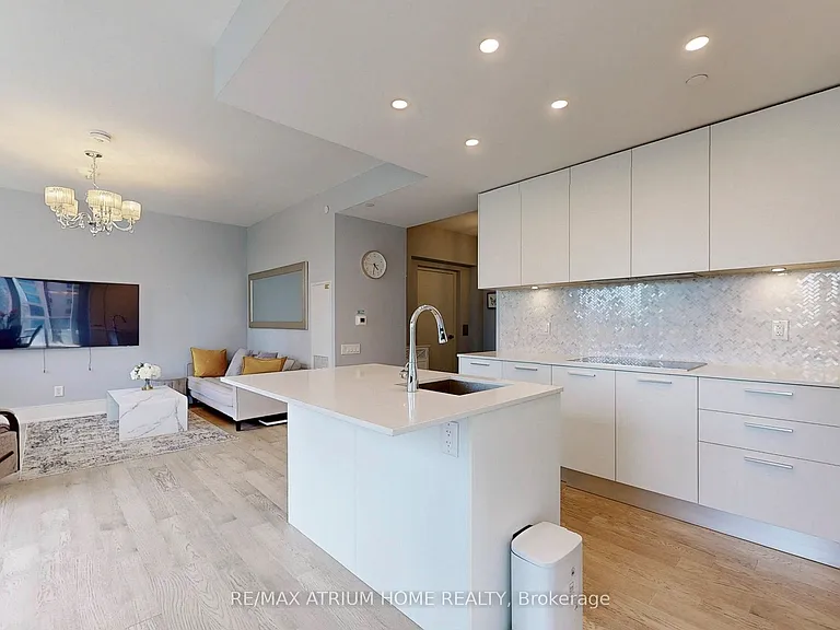 1 Gloucester St #715 — Photo 8